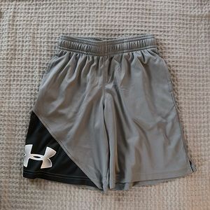 Under Armour boys shorts Size S